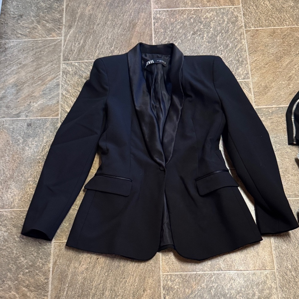 Zara Women's Black Suit Jacket